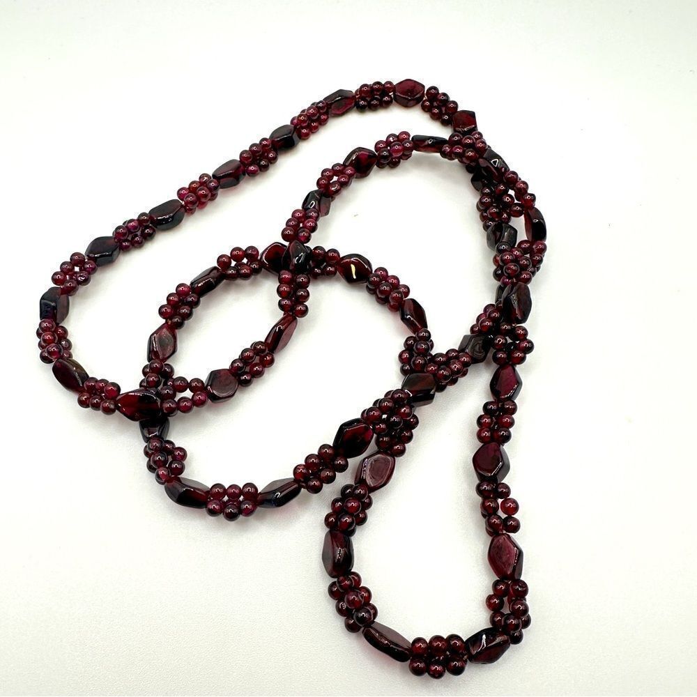 26” of solid‎ garnet cluster beads, necklace!!